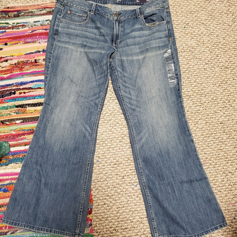 American Eagle hipster flare Jean's size 18 short
